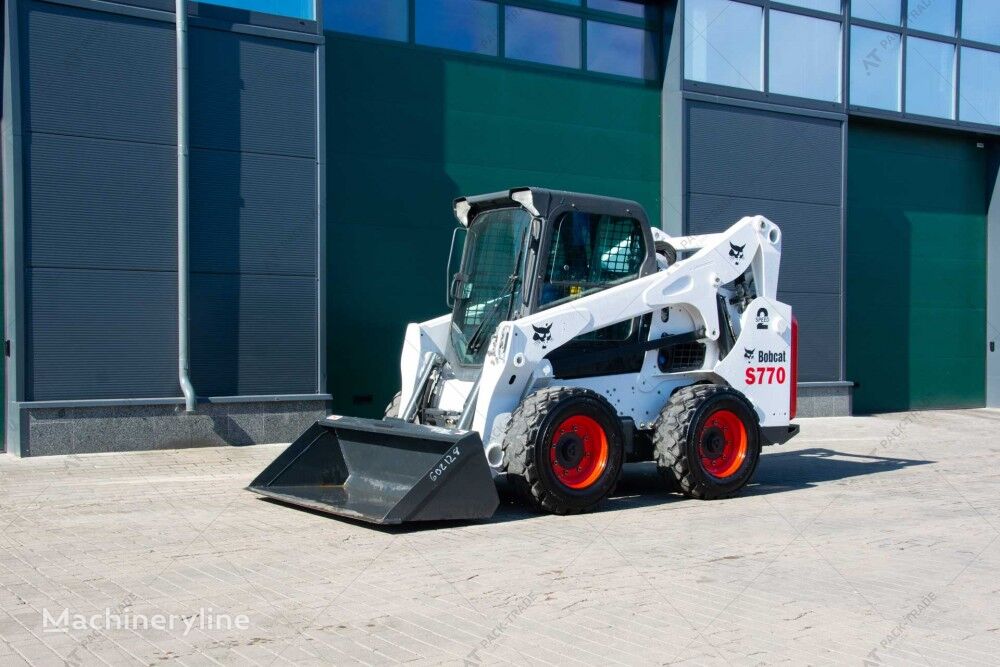 جرافة انزلاقية التوجيه Bobcat S770