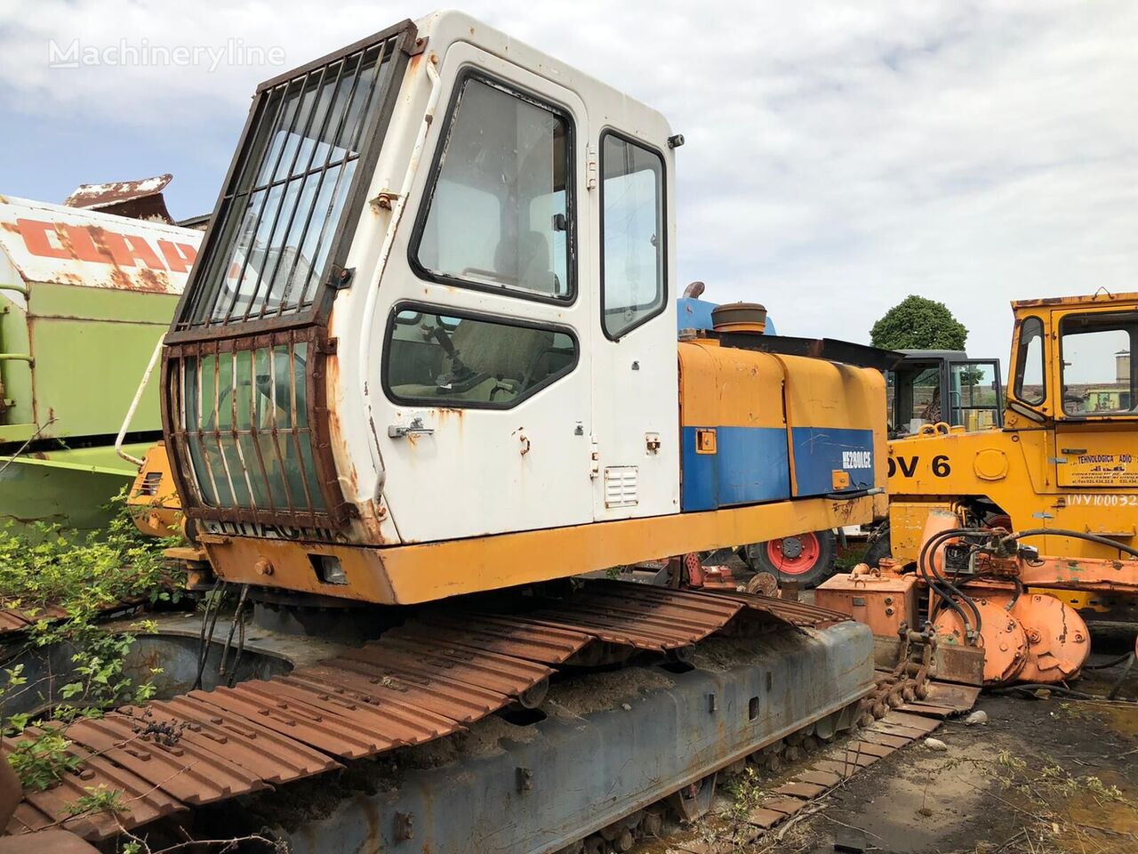 حفارة مجنزرة Halla HITACHI HE 280 من قطع الغيار