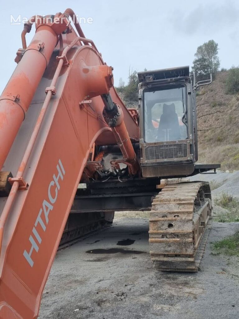 حفارة مجنزرة Hitachi ZX670