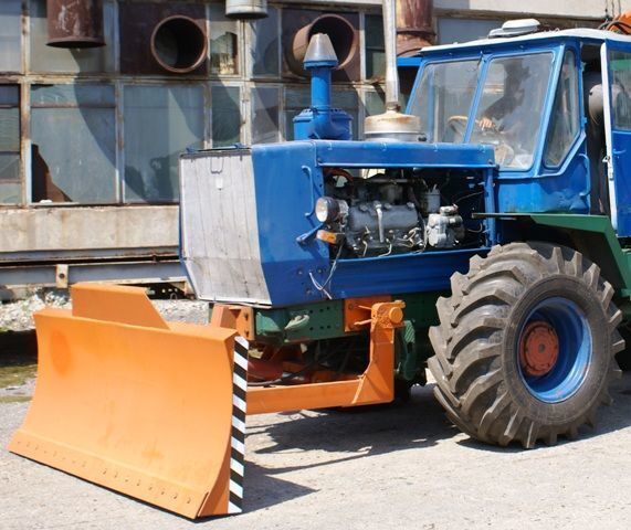 جديد شفرة البلدوزر HTZ Buldozernoe oborudovanie (otval, lopata) na traktorah HTZ 150K